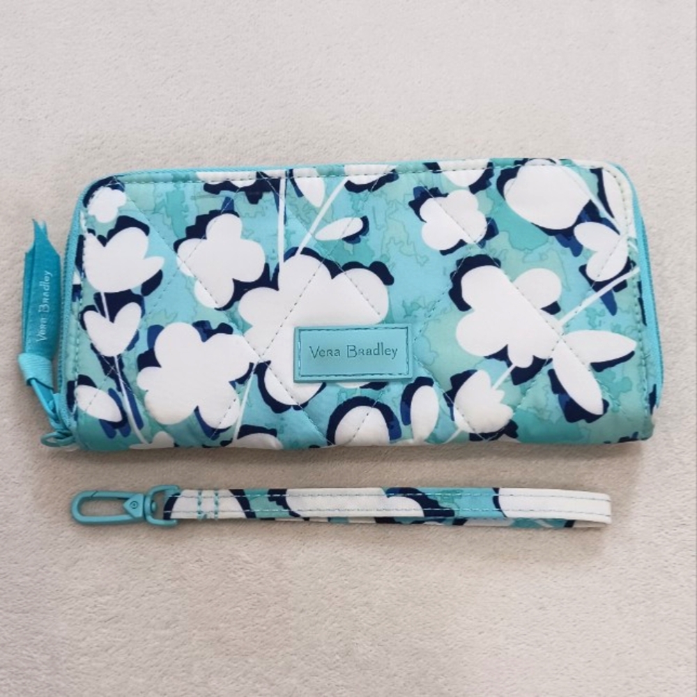 Vera Bradley Accordian Wristlet in Cut Vines Cool Pattern Blue Floral